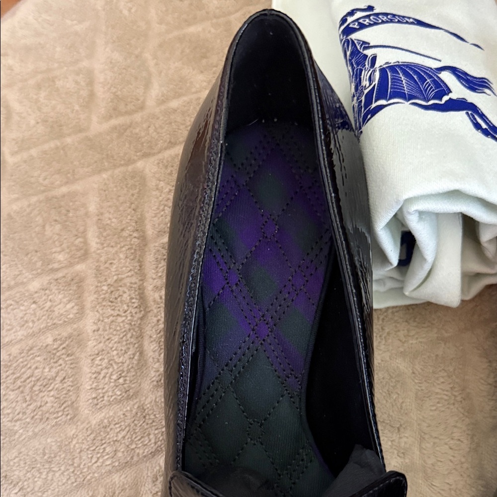 Burberry Black Patent Leather Heels - Picture 3 of 9